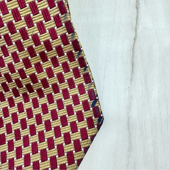 Tiffany & Co. Men's Necktie wine red with bronze gold details 100% Silk - Picture 2 of 6